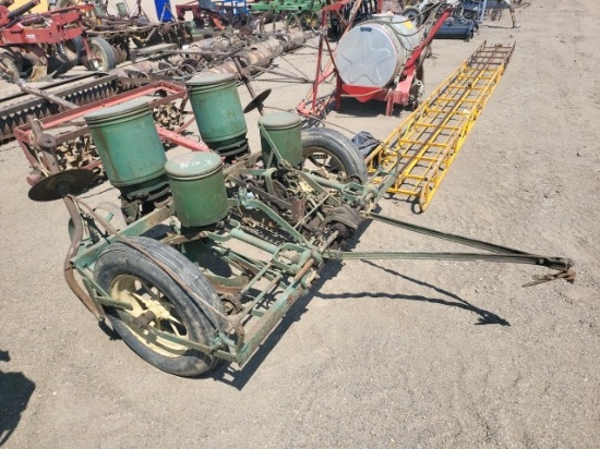 John Deere 290 2 row Pull Planter