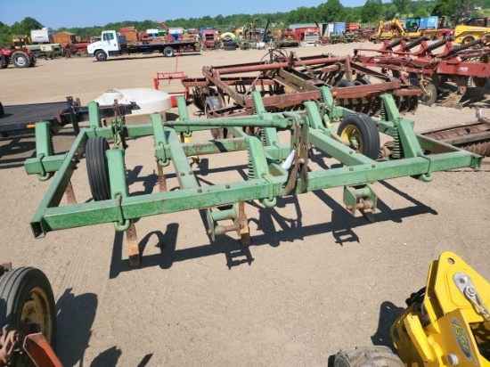 John Deere 10 shank 3pt. Chisel