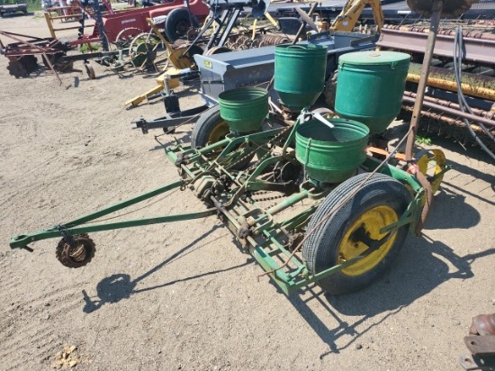 John Deere 290 2 row Pull Planter