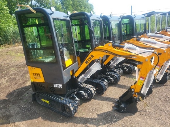 VA13C Mini Excavator w/Thumb/Cab
