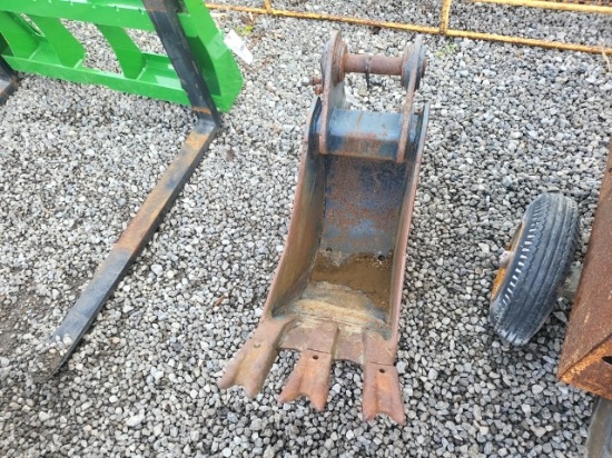 C&P 12in Digging Bucket
