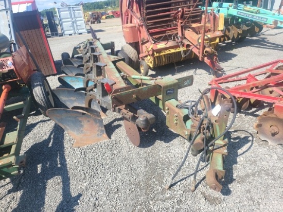 John Deere 2600 5btm. Semi Mt. Plow