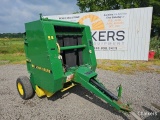 John Deere 335 Round Baler