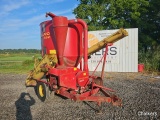 New Holland 354 Grinder Mixer