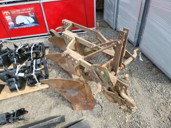 John Deere 3btm. 3pt. Plow