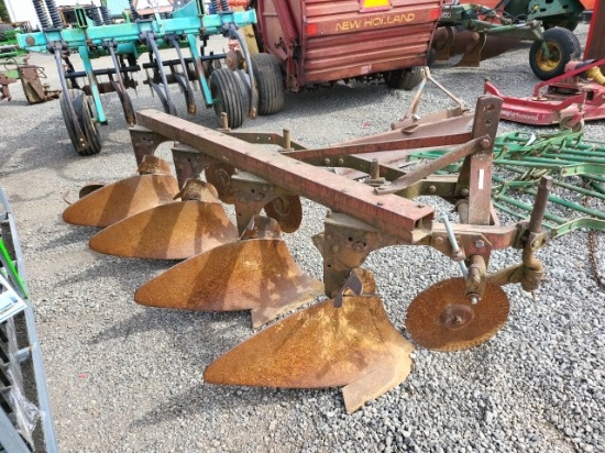 International 420 3pt. 3btm. Plow
