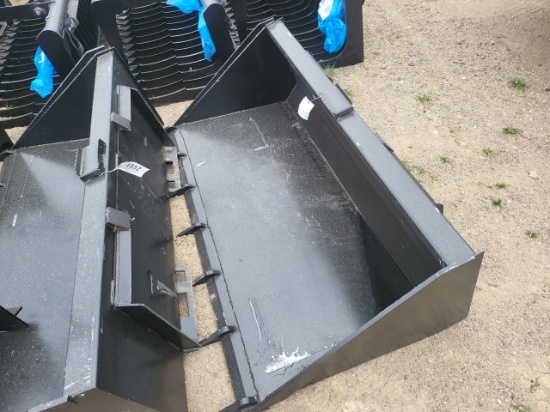 QT 66in. Bucket w/Teeth