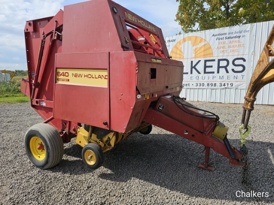 New Holland 640 Round Baler w/Net