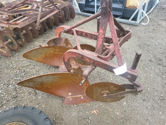 Massey Ferguson 2btm. 3pt. Plow