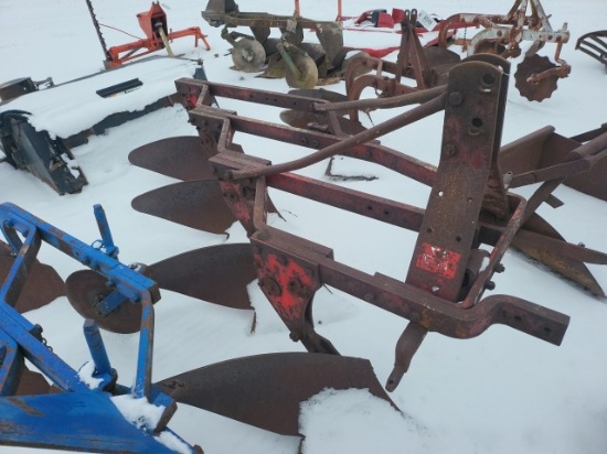 Massey Ferguson 3btm. 3pt. Plow