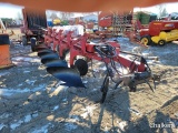 International 735 5btm. Plow
