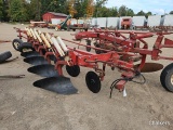International 710 6btm. Plow
