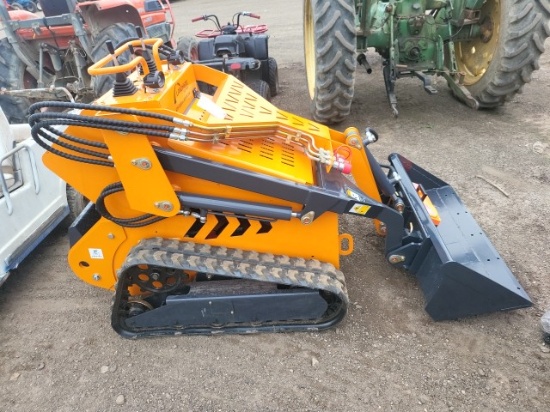 Land Hero Gas Powered Skidsteer/Unused
