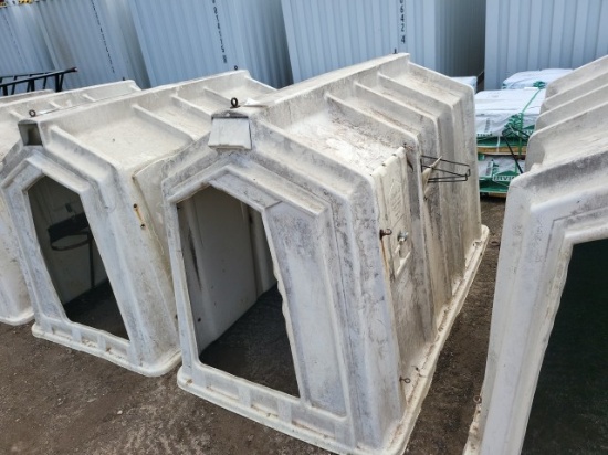 Calf Hutch w/Bottle & Bucket