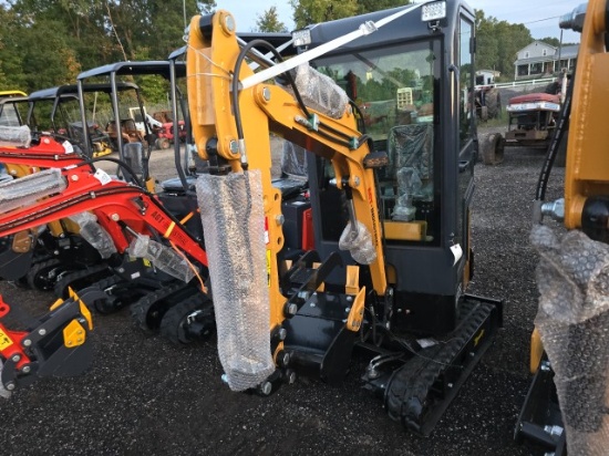 AGT Industrial H13R Mini Excavator w/Cab