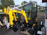 AGT Industrial QH13R Mini Excavator With Cab (has Broken Rear Windshield