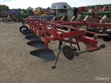 International 720 5btm. Plow