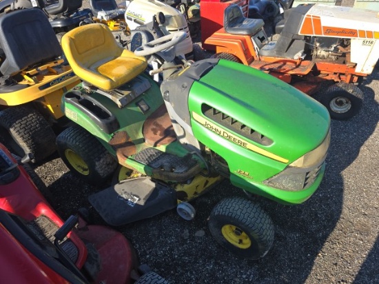 John Deere 125 Riding Mower