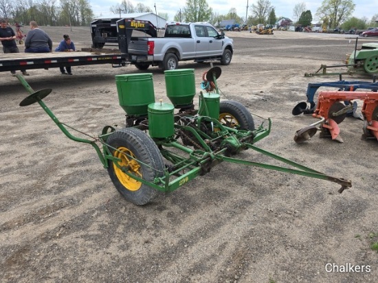 John Deere 290 2 row Pull Planter