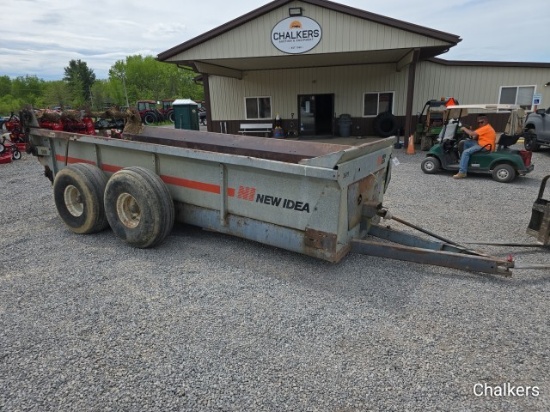 New Idea 3639 Tandem Manure Spreader