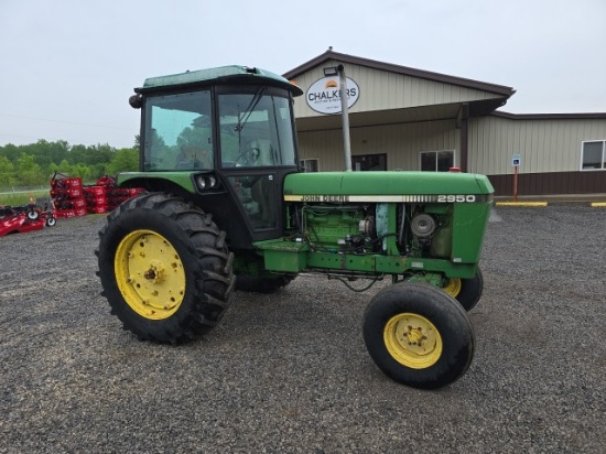 John Deere 2950 2wd w/Cab