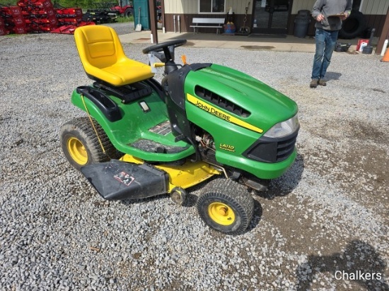 John Deere LA110 Riding Mower