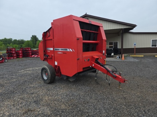 Massey Ferguson 1765 Round Baler