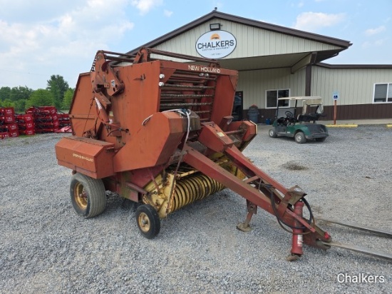 New Holland 847 Round Baler
