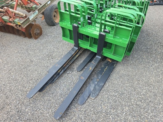 HLA QT Pallet Forks (JOHN DEERE HOOKUP)