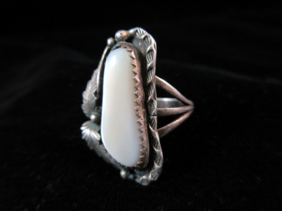 Signed KM Native American Sterling Silver Mother of Pearl Set Ring