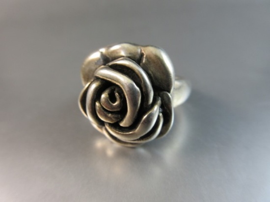 Vintage Sterling Silver Flower Themed Ring