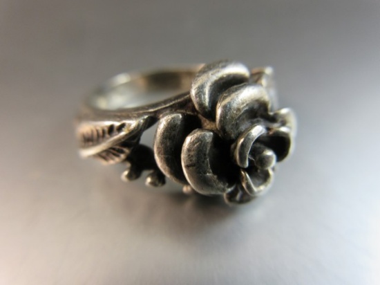 Vintage Sterling Silver Flower Themed Ring