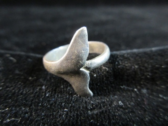 Vintage Whale Tail Sterling Silver Ring has Split in band