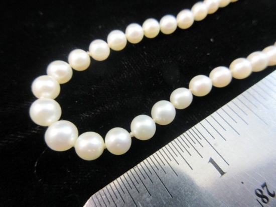 Graduated Genuine Pearl Necklace With 750 Gold Gemstone Latch
