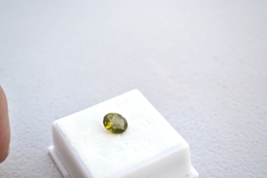 1.58 Carat Fine Oval Cut Peridot