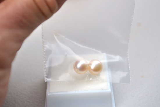 6.94 Carat Matched Pair of Fine Pearls