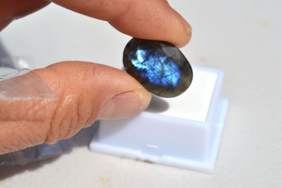 14.90 Carat Fine Madagascar Labradorite