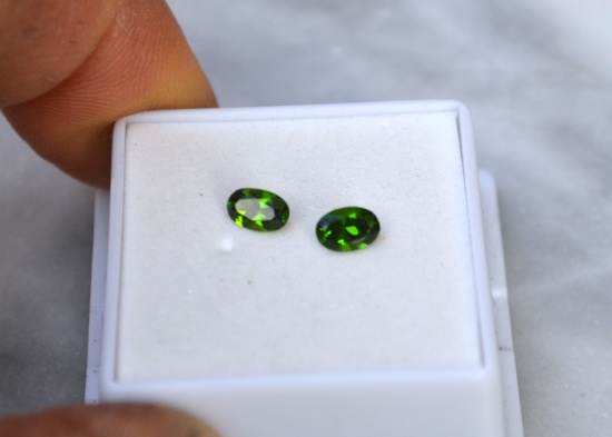 0.94 Carat Matched Pair of Chrome Diopside