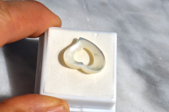 5.67 Carat Fine Mother of Pearl Heart