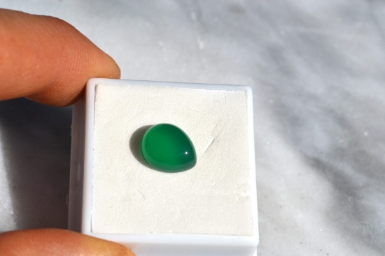 4.96 Carat Beautiful Green Onyx