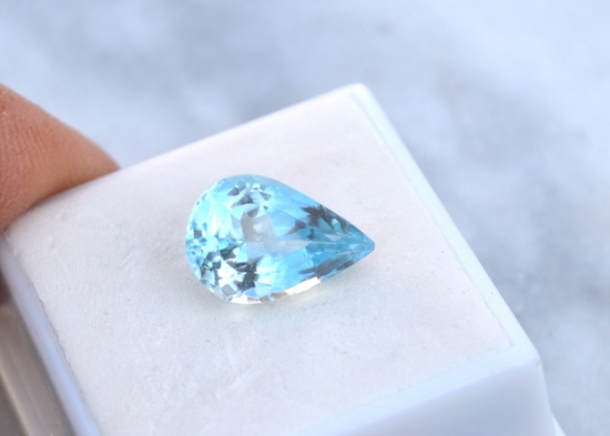 6.69 Carat Beautiful Large Blue Topaz