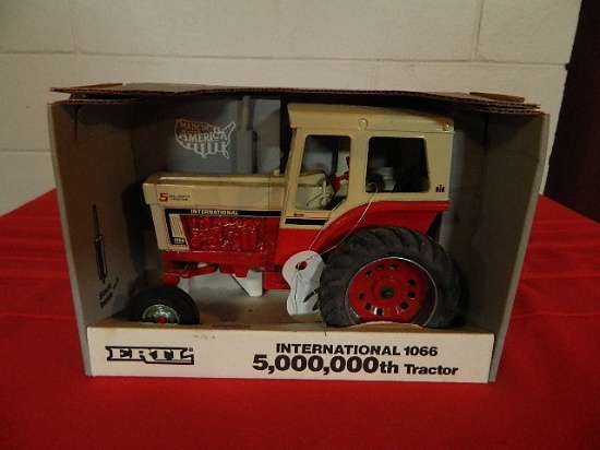 IH 1066 Ertl 5,000,000th Tractor Special Edition