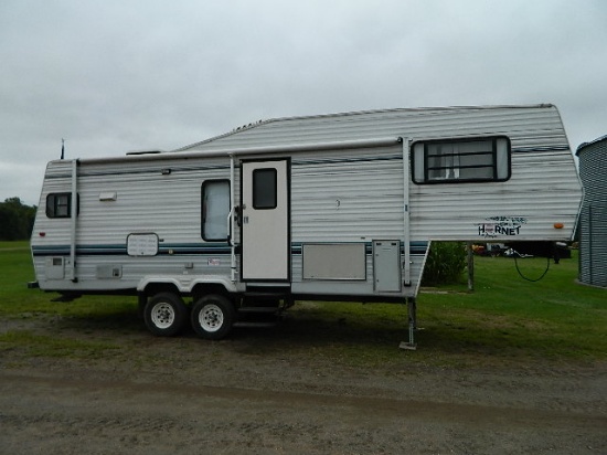 90's Hornet 27' 5th wheel