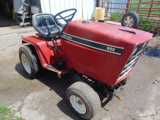 IH Riding Mower Cub Cadet