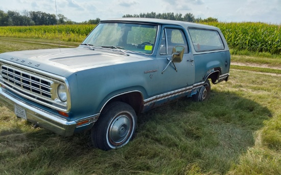 Dodge Ram Charger DOM 6/75, Collector Plates