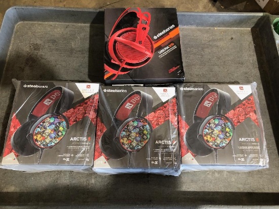 (4)  GAMING HEADSETS