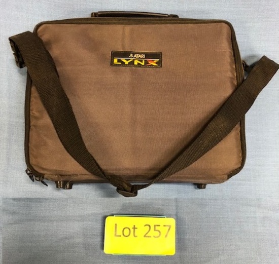 Vintage ATARI LYNX w/ Games in Soft Case