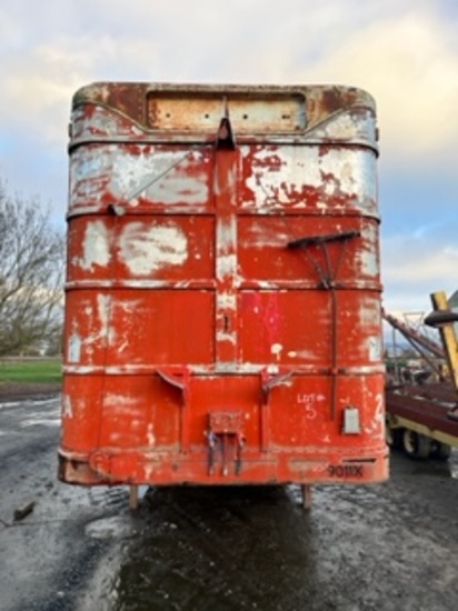 1971 WILSON SEMI LIVESTOCK TRAILER  **TITLE**