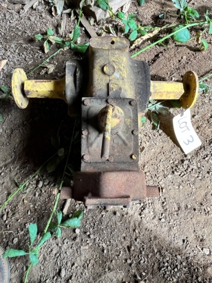 SMALL TRACTOR TRANSMISSION AND DIFFERENTIAL