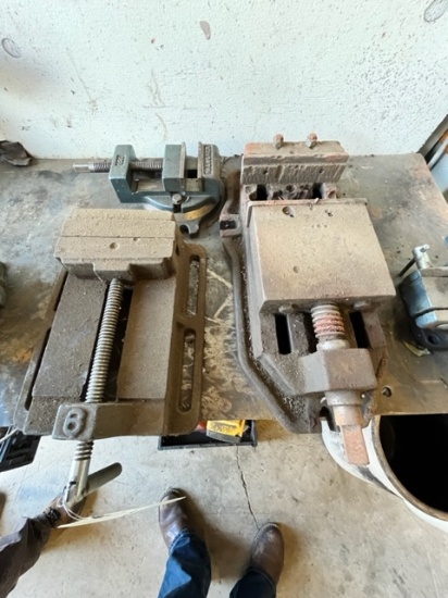 LOT OF (3) MACHINE VISES AND (1) SMALL BENCH VISE